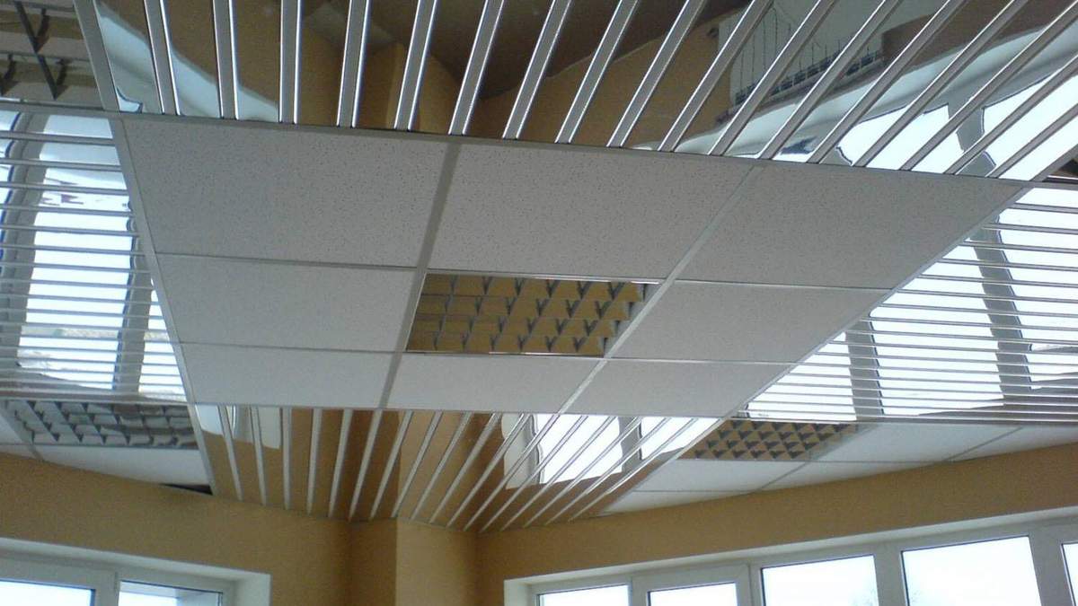 Реечные потолки применяют в разных комнатах Реечные потолки применяют в разных комнатах
