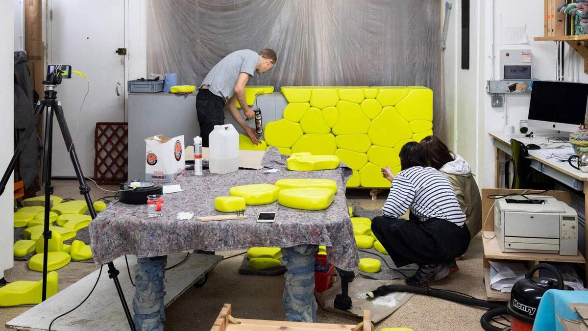Компанія облицьовує різні поверхні Компанія облицьовує різні поверхні