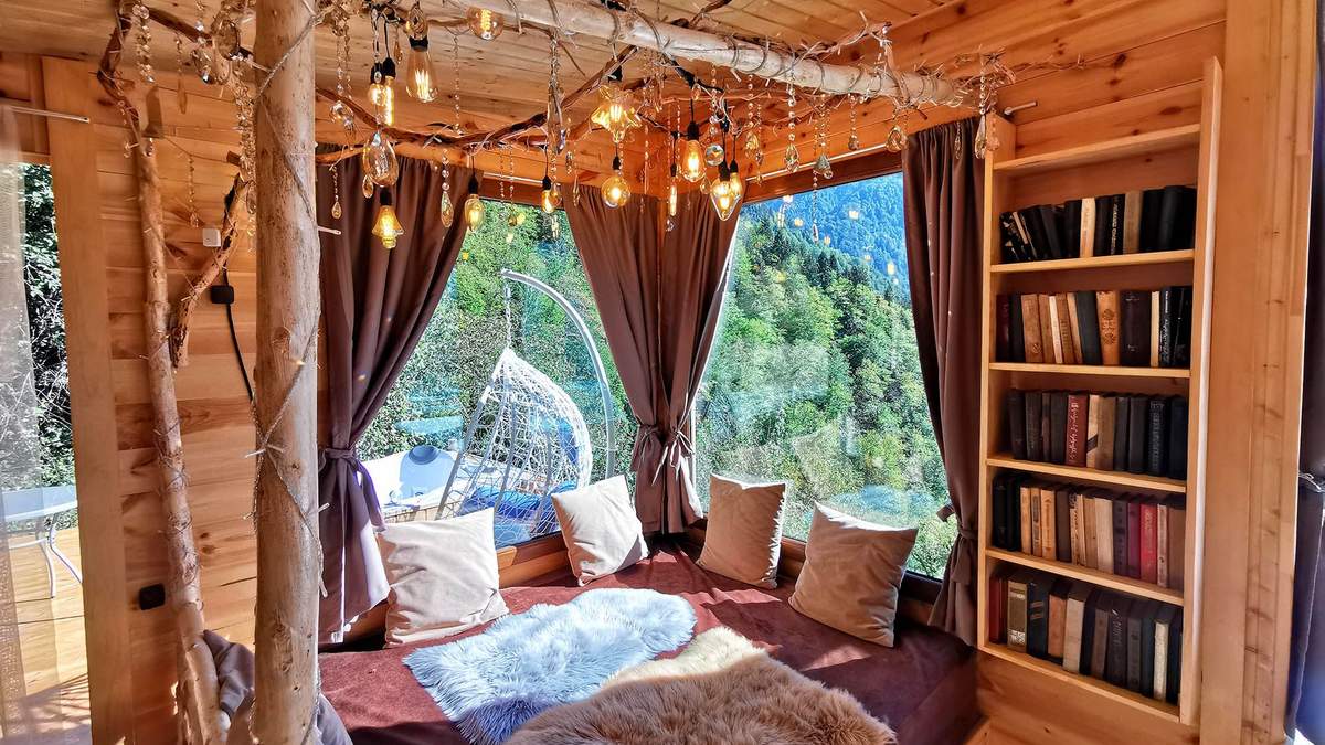 Отель в Грузии со стеклянными стенами